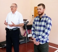 Биатлонист Антон Бабиков встретился с юными паралимпийцами интерната №28
